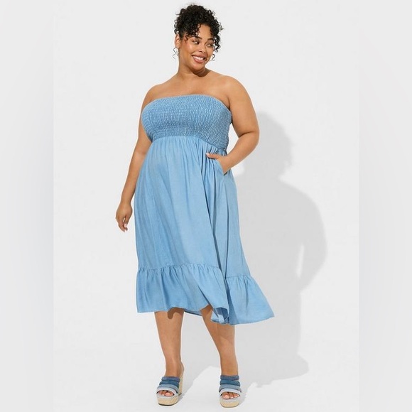 NWOT Torrid size 0/L/12 Midi Chambray Smocked Tube Tiered Dress. Tried on only! - Picture 2 of 8
